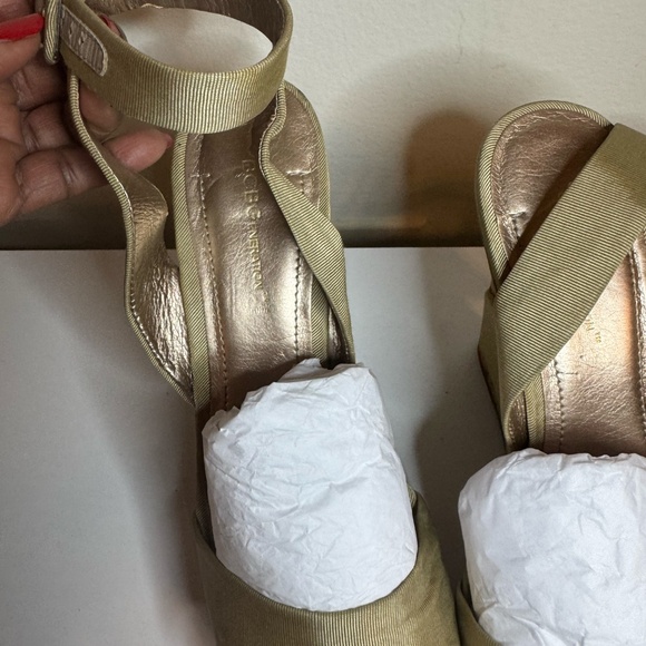 BCBG Heels Wedges Thick Straps Tan Size 10 - Picture 5 of 16